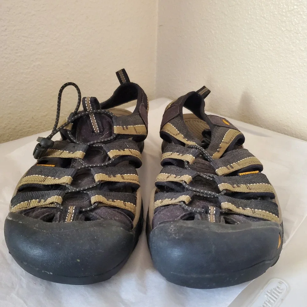 Keen Newport H2 Mens Sandals Black Olive Green Waterproof Hiking Shoes Size 9.5